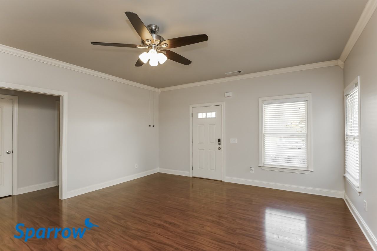 207 Harris Ct - Photo 3 of 15