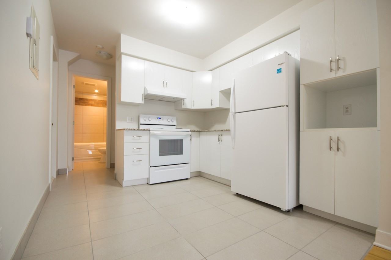 1080 Rue Mistral - Photo 2 of 4