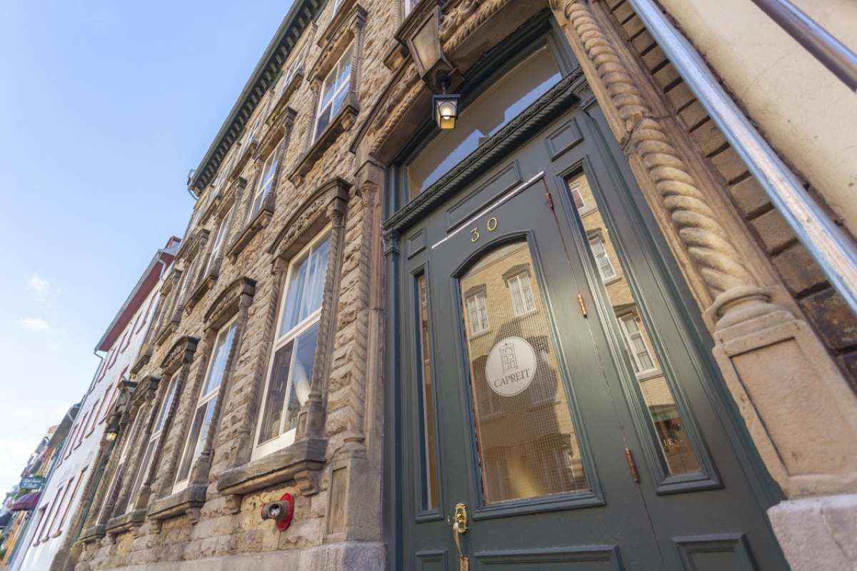 Appartements SaintLuc Apartments 30, rue SainteUrsule, Québec, QC