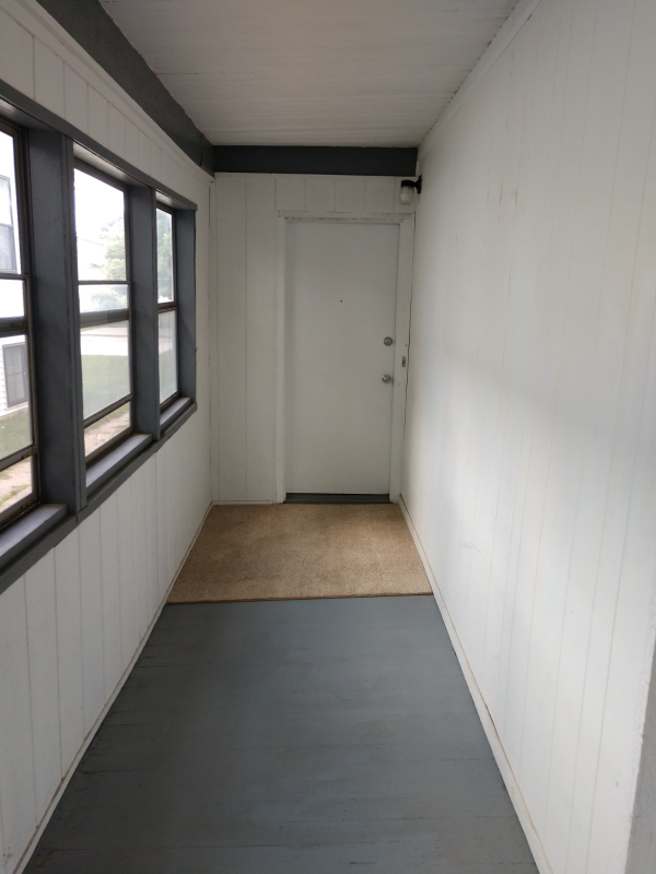 1035 Dayton St Sw - Photo 3 of 36