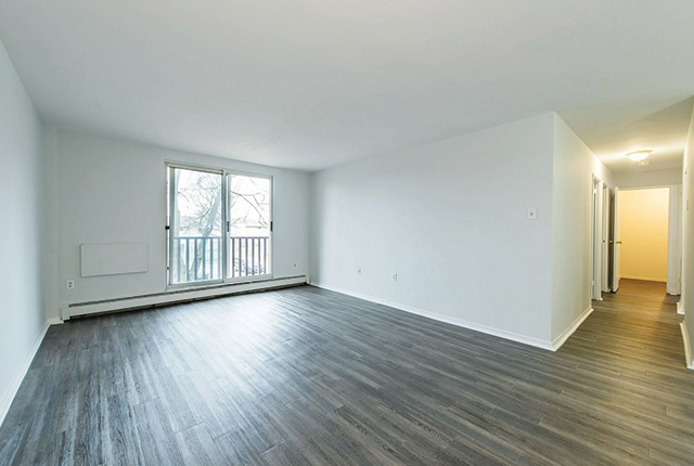 Colonial Court - Photo 2 of 9