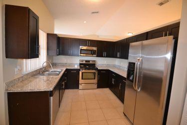 510 Nw 197th Ave - Photo 3 of 12