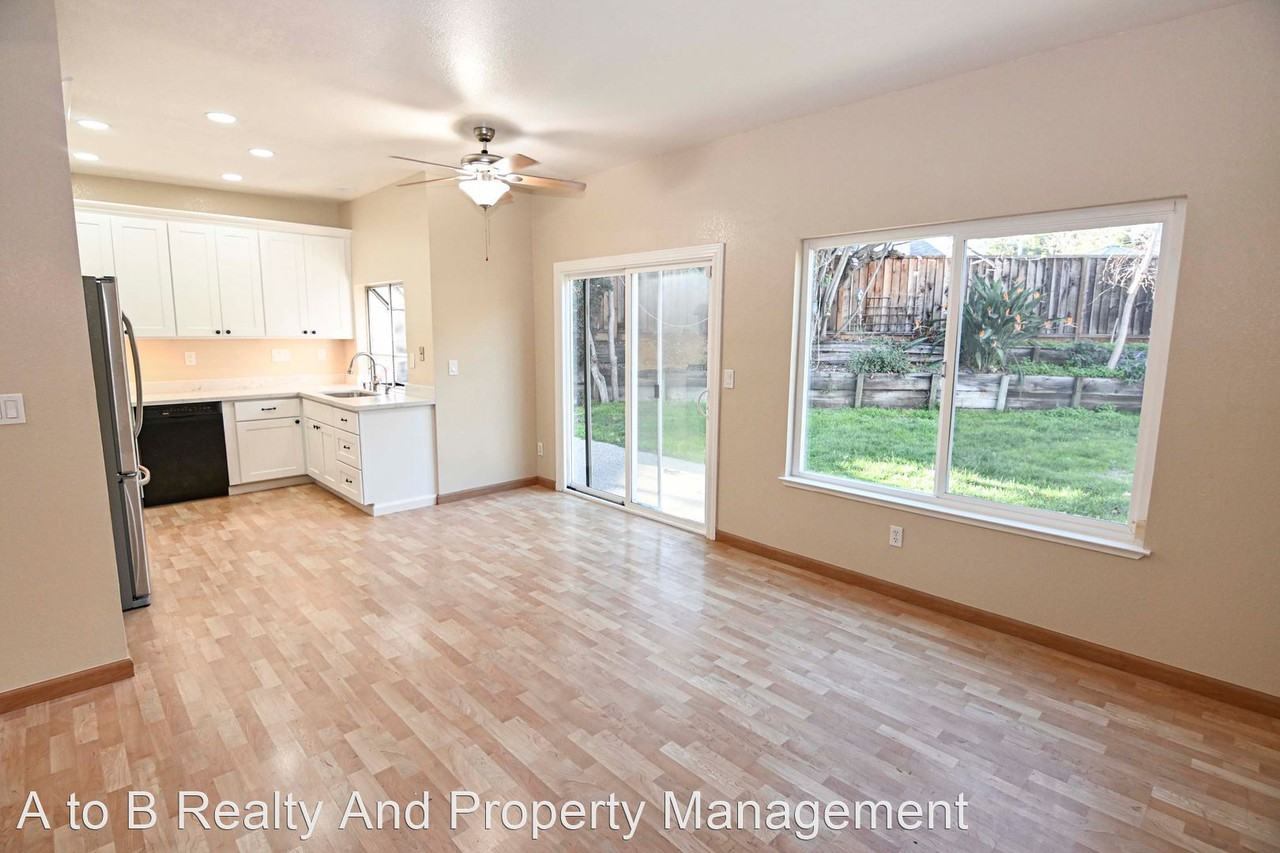 2923 Creek Point Dr - Photo 3 of 22