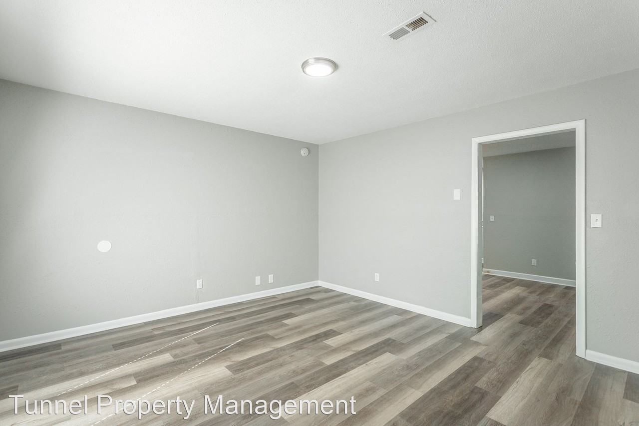 3341 Pinewood Avenue - Photo 3 of 36