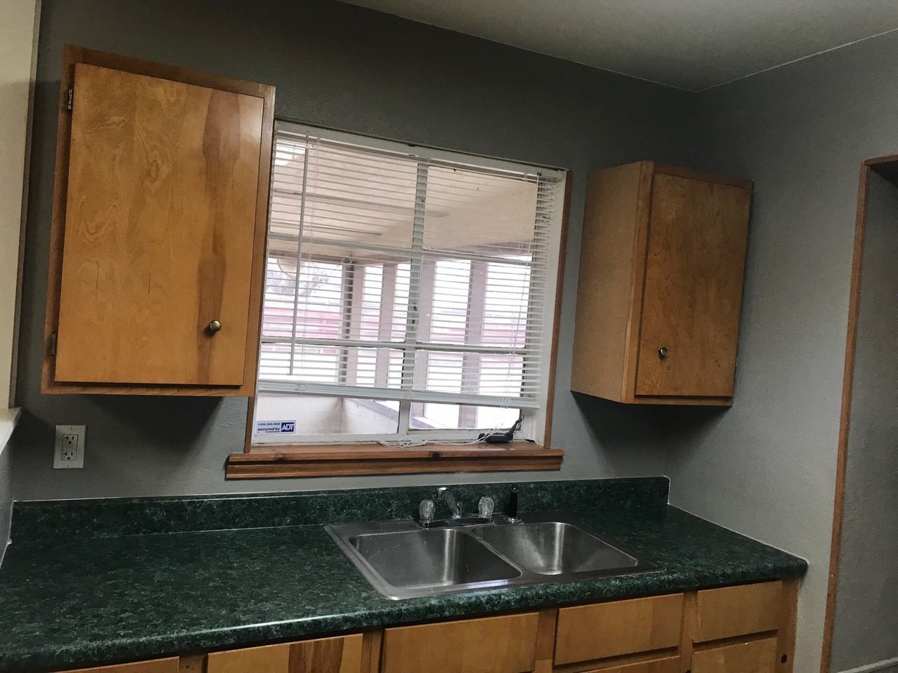 1214 W Mathews St - Photo 3 of 14