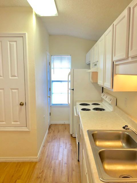 9704 Cobblebrook Dr - Photo 2 of 13