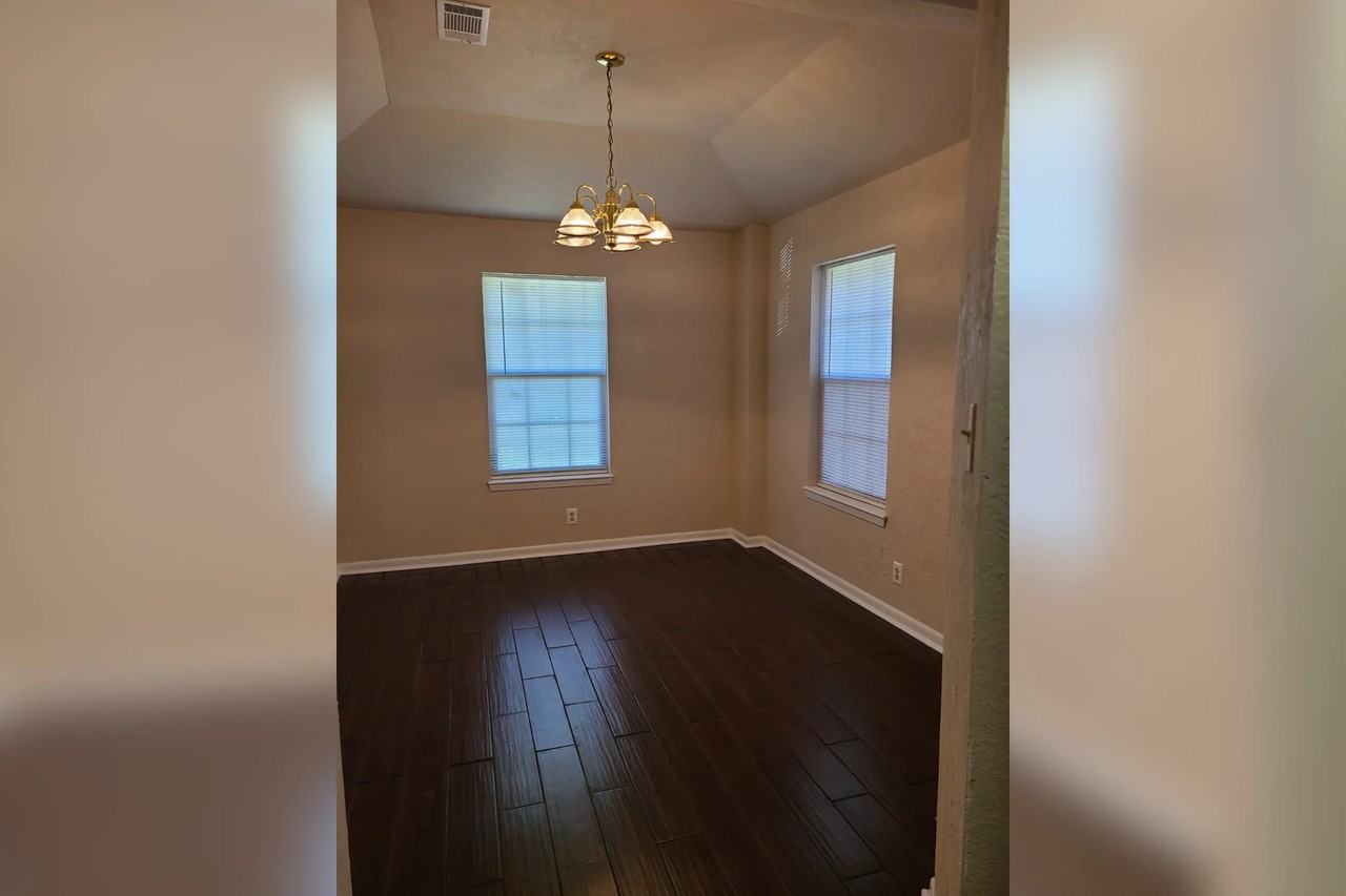 1415 Kent Ave - Photo 2 of 10