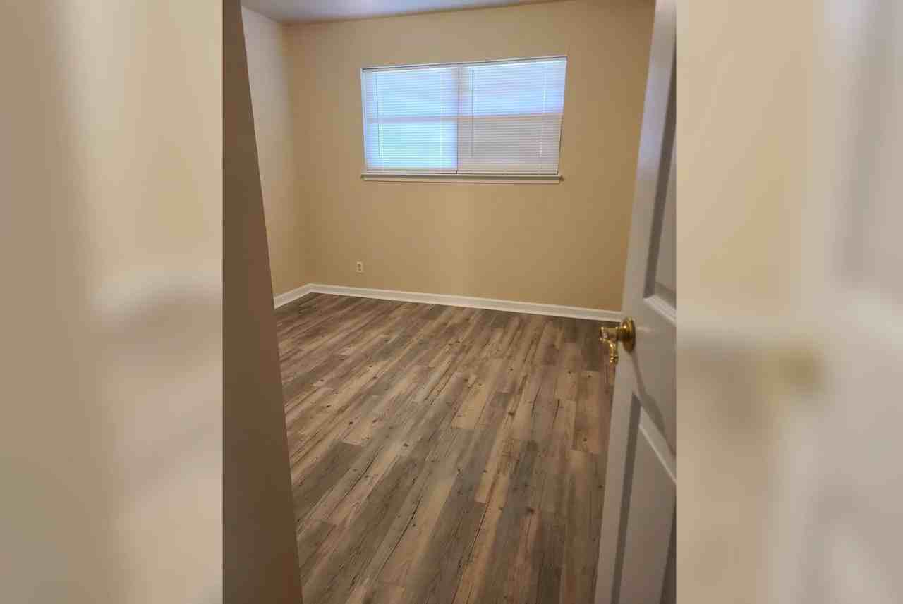 1415 Kent Ave - Photo 3 of 10