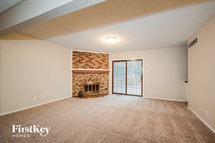 769 Rockridge Dr - Photo 2 of 15