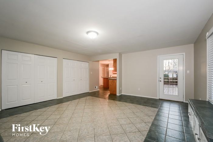 769 Rockridge Dr - Photo 3 of 15