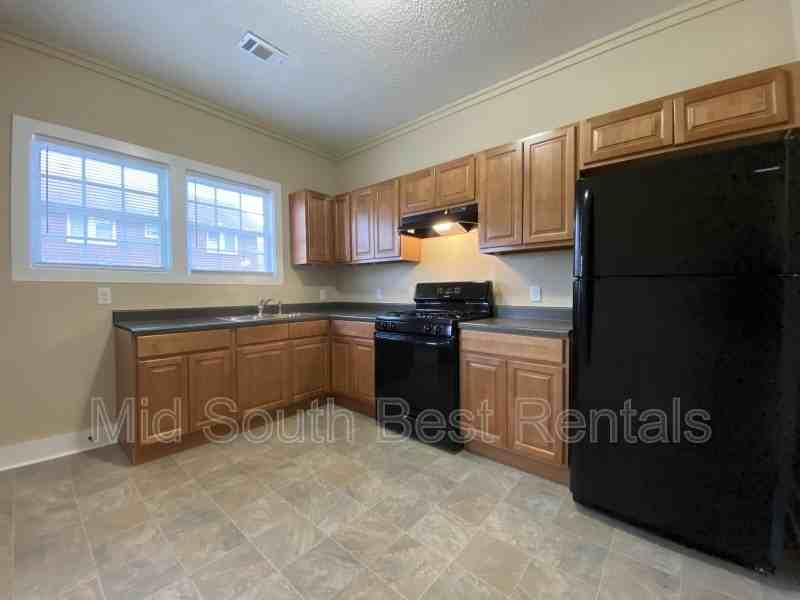 2323 E 2nd St #B - Photo 3 of 7