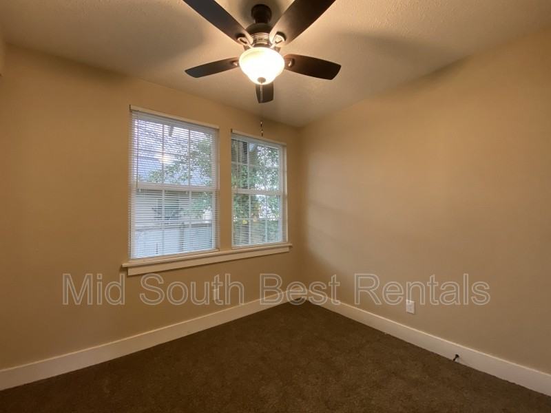 2323 E 2nd St #B - Photo 4 of 7