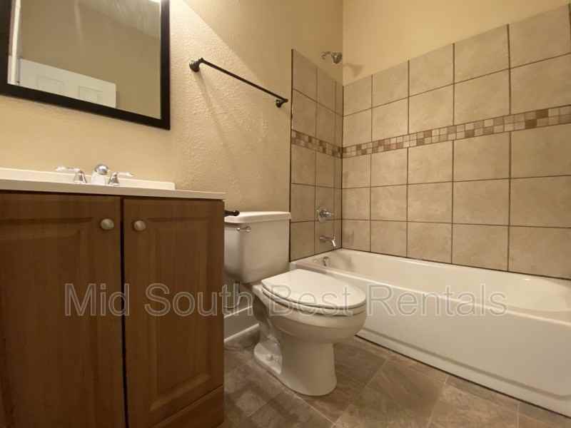 2323 E 2nd St #B - Photo 5 of 7