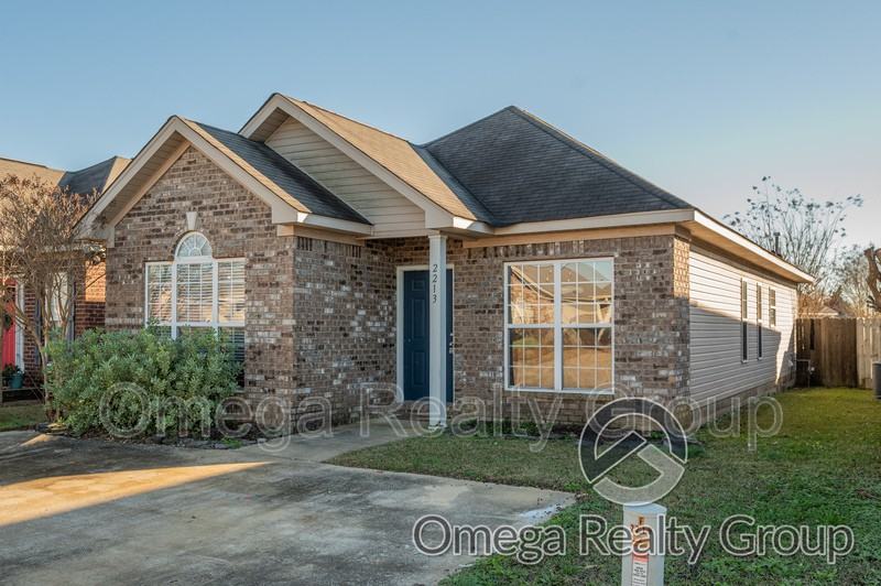 2213 Starlight Dr - Photo 2 of 48