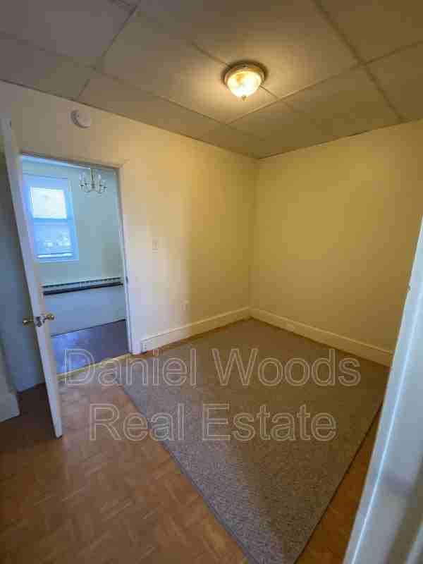 402 402 Welsh St - 2A - Photo 2 of 5