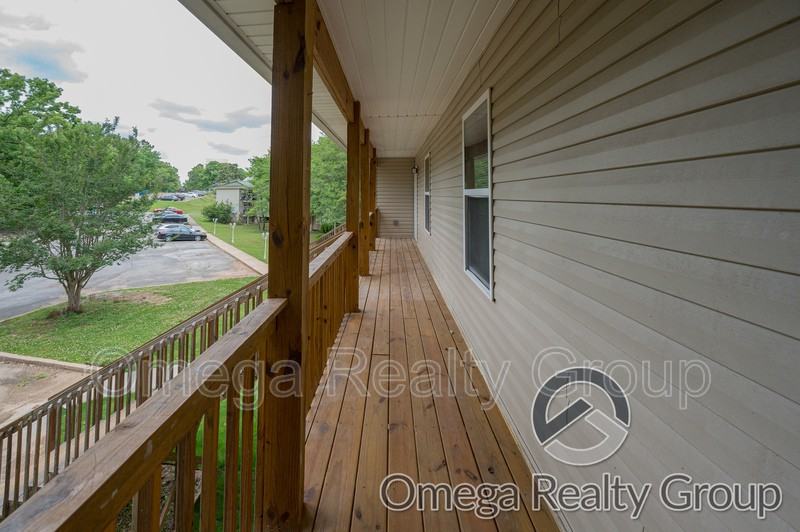 1180 Aquarius Dr - Photo 3 of 37