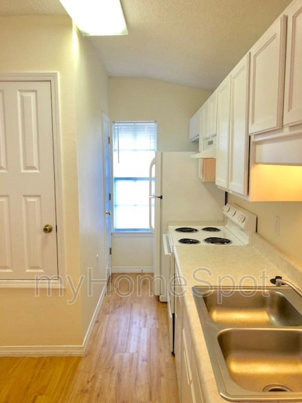 9704 Cobblebrook Dr - Photo 2 of 13