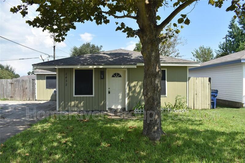 2432 38th Ave N - Photo 2 of 12