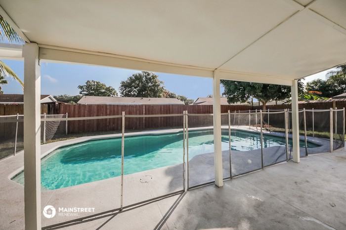 2445 Sable Dr - Photo 2 of 16