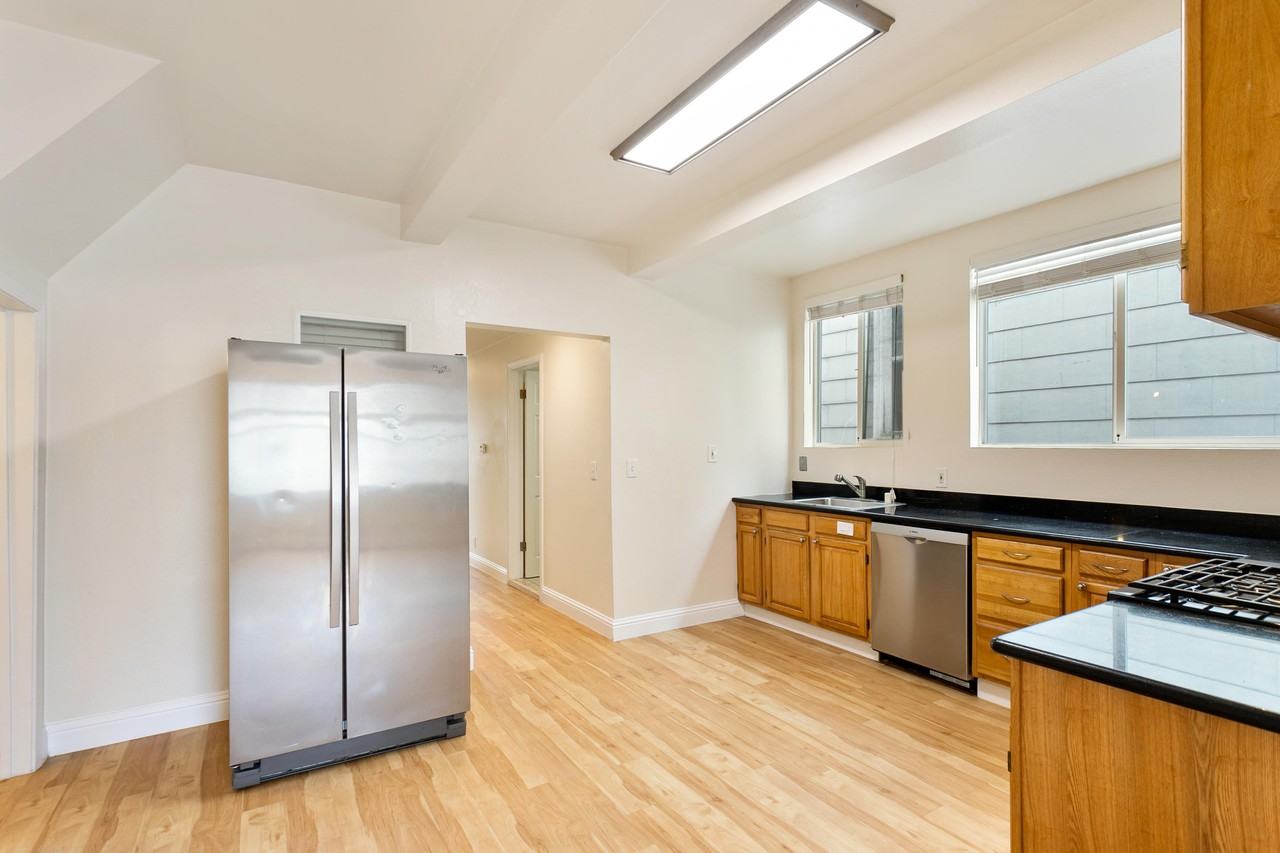 1421 48th Avenue A - Photo 2 of 22