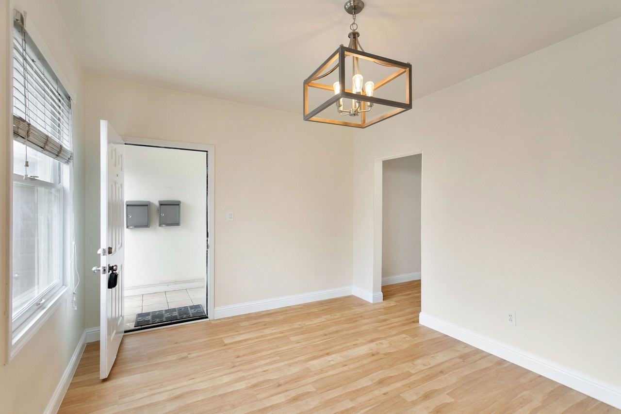 1421 48th Avenue A - Photo 3 of 22