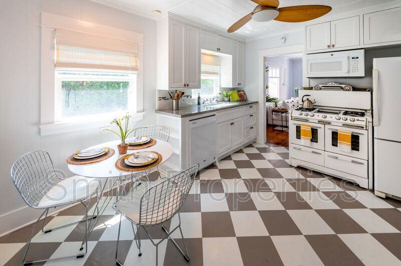 1012 Vincent St - Photo 2 of 32