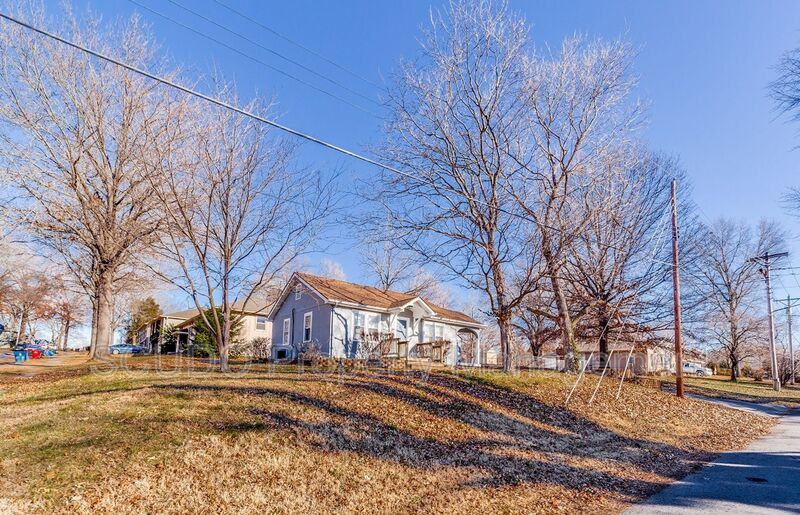 11434 E 27th St S - Photo 2 of 18