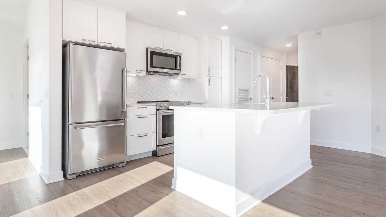 100K - Photo 5 of 63