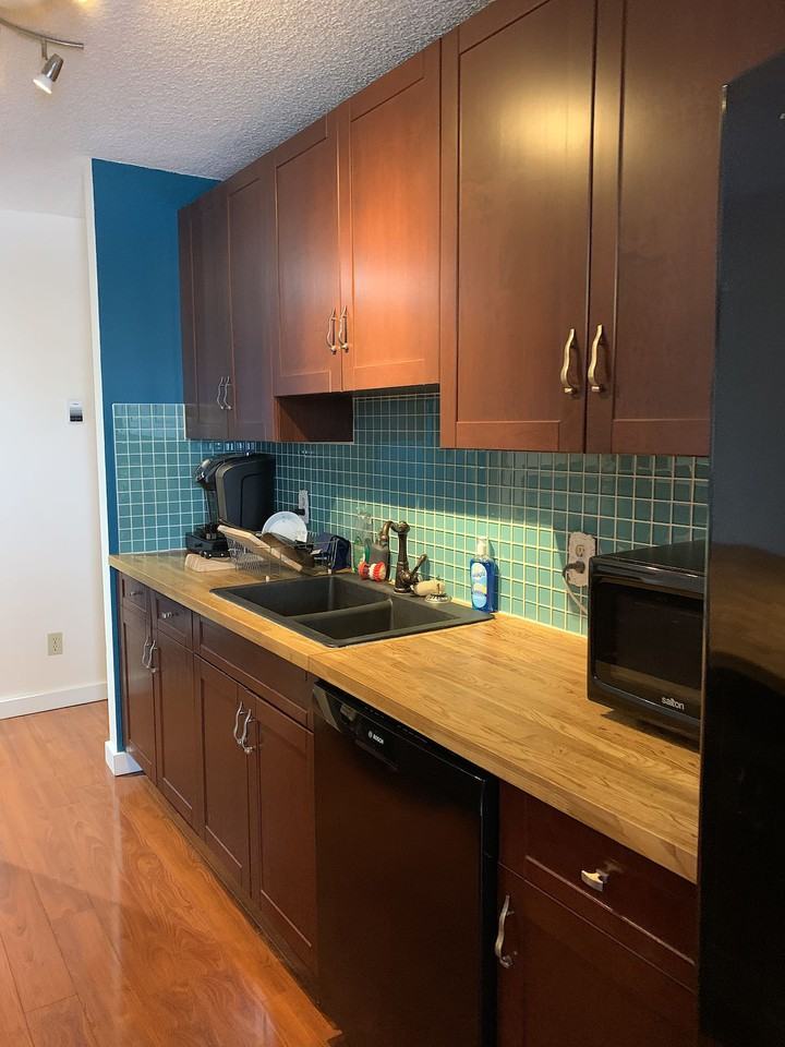 Spacious 2 bed 1 bath condo*Balcony*Utilities Included*In - Photo 3 of 37