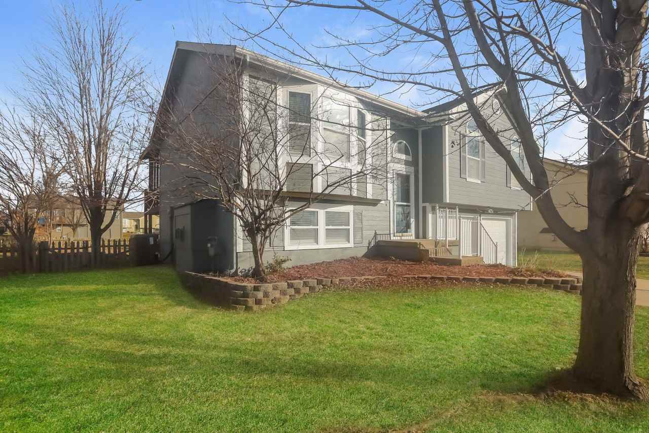 1012 Bob White Lane - Photo 2 of 17