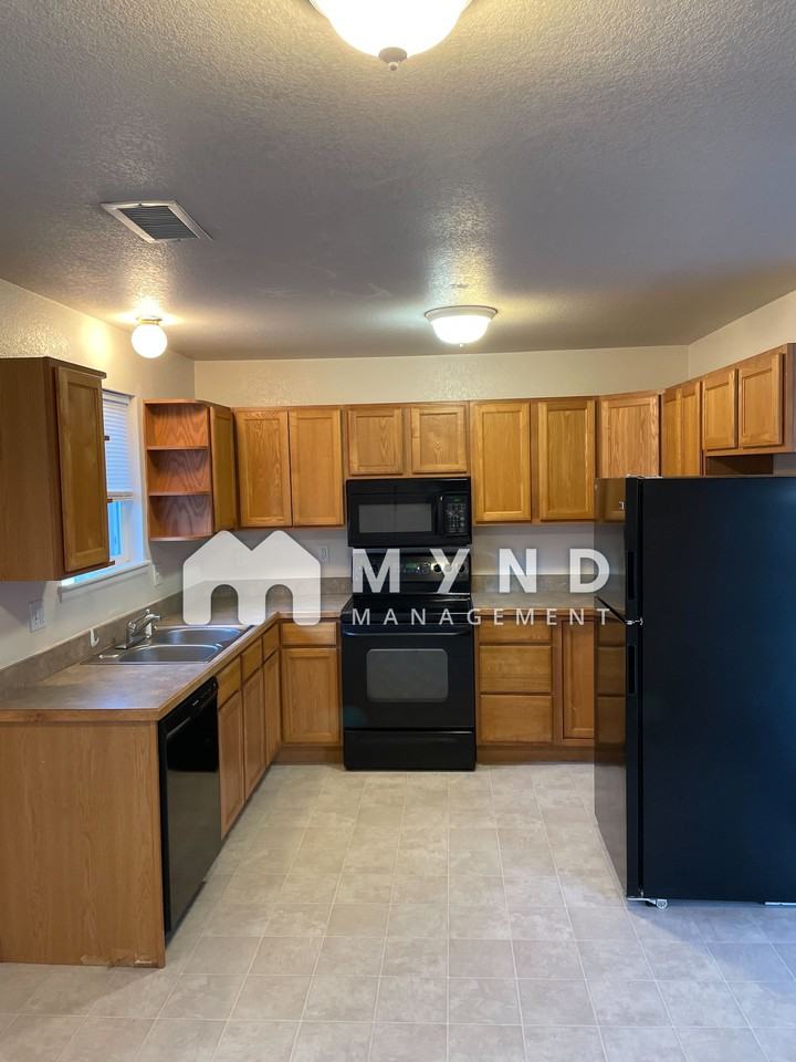 2351 Newton St - Photo 3 of 14