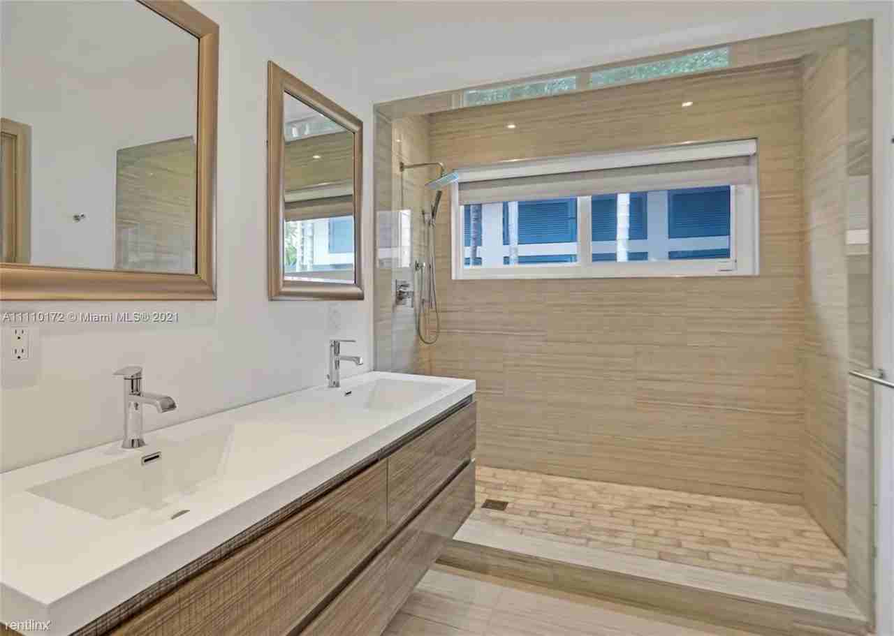 2341 Keystone Blvd - Photo 3 of 10