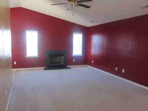 216 Snowden Ct - Photo 2 of 11