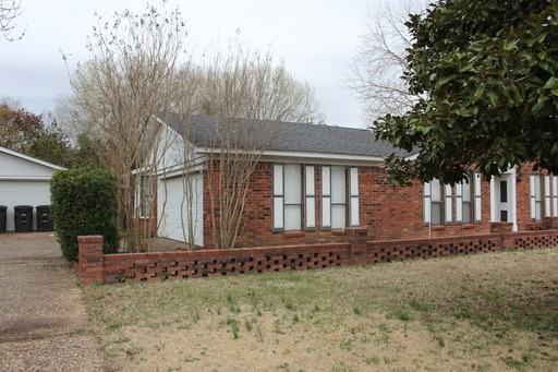 800 Foxwood Dr - Photo 2 of 11