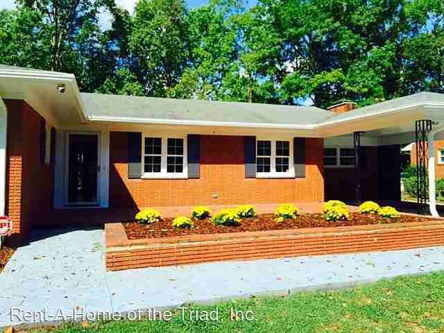 207 Knollwood Dr - Photo 2 of 17