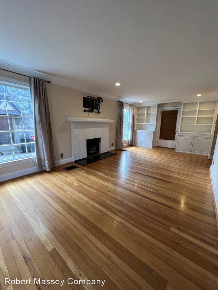 1813 Yale Dr - Photo 2 of 12