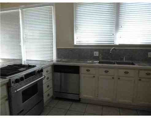 2405 Jackson St - Photo 2 of 9