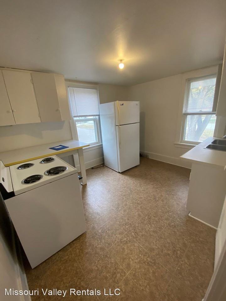 523 N 12th St - Photo 2 of 8