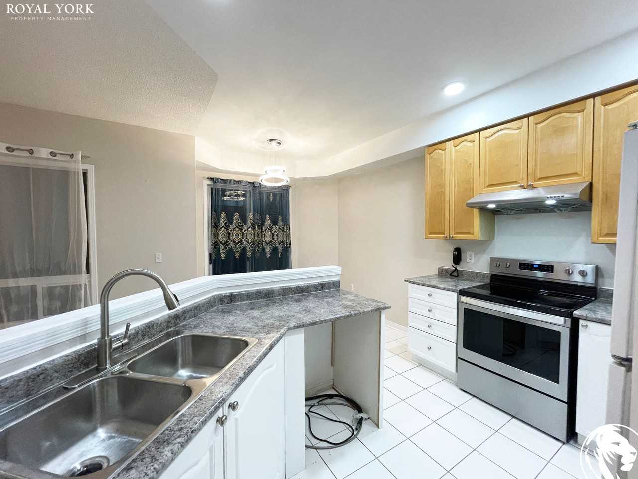 154 Thicket Cres - Photo 2 of 22