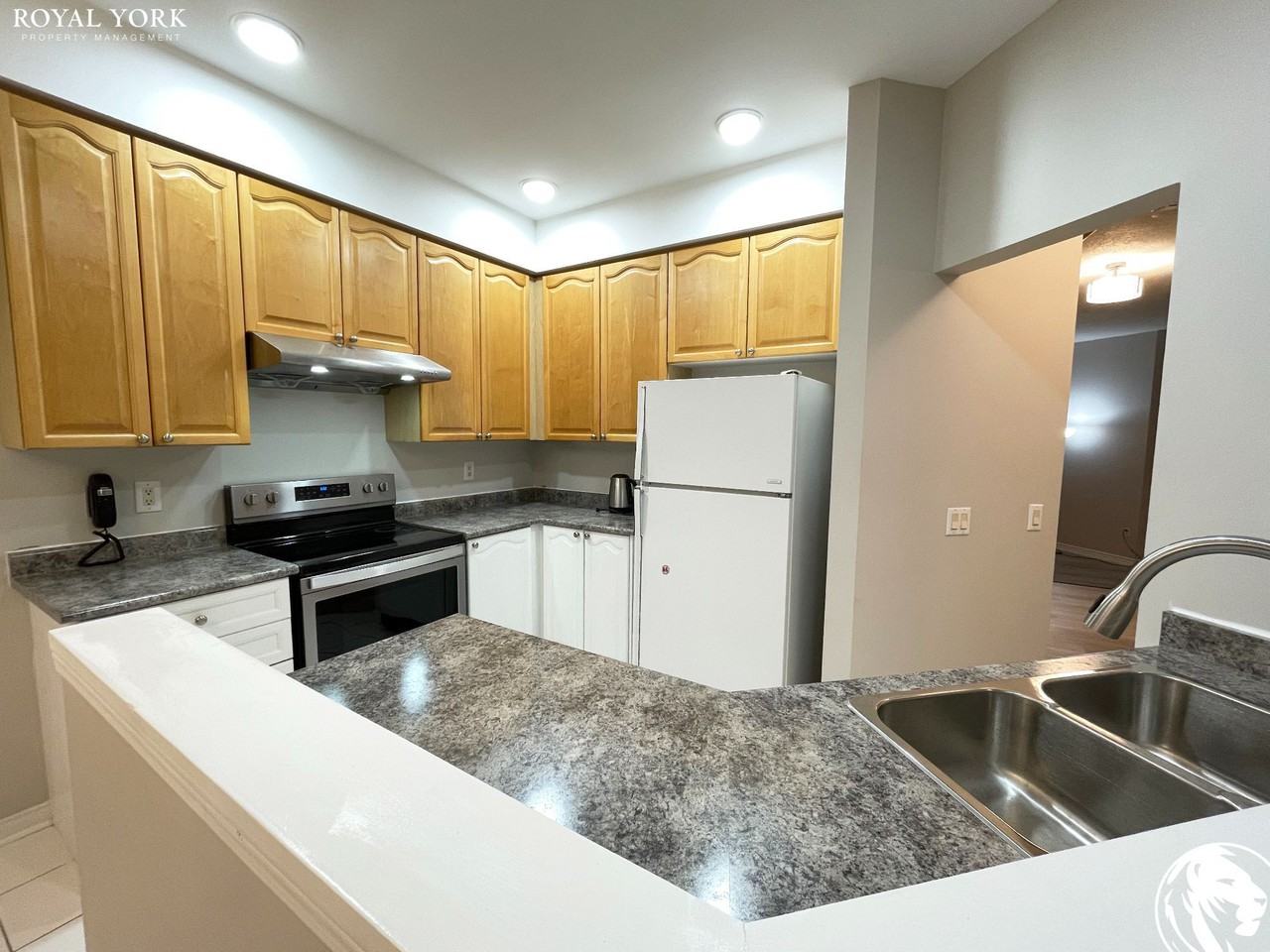 154 Thicket Cres - Photo 3 of 22