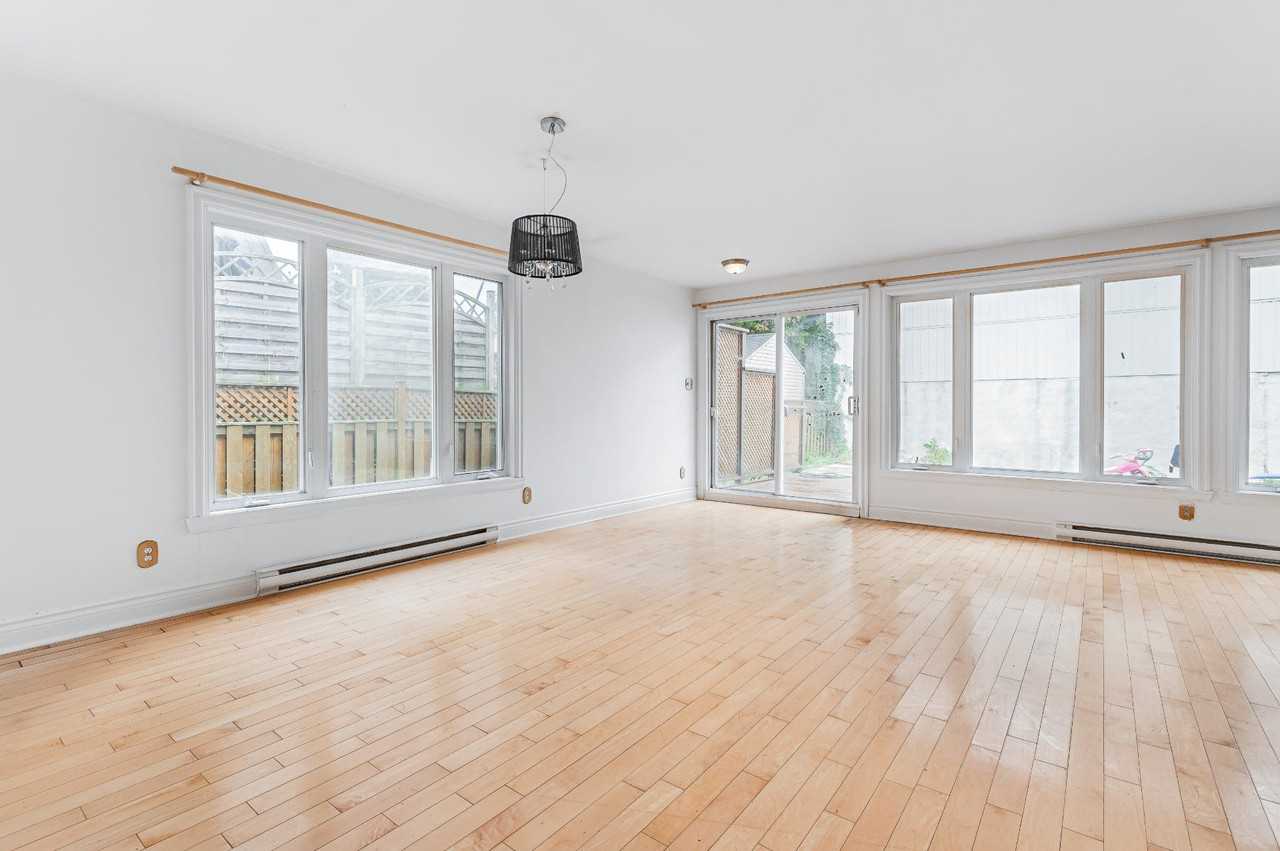 129 12e Av - Photo 2 of 19