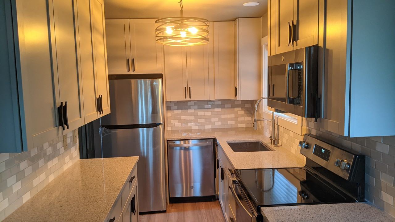 1266 Sw Meadow Ln - Photo 2 of 24