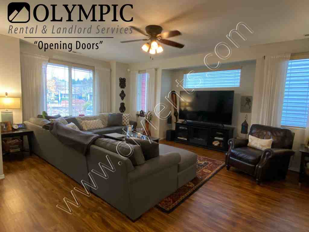 7636 Rushmore Ave Ne - Photo 2 of 14