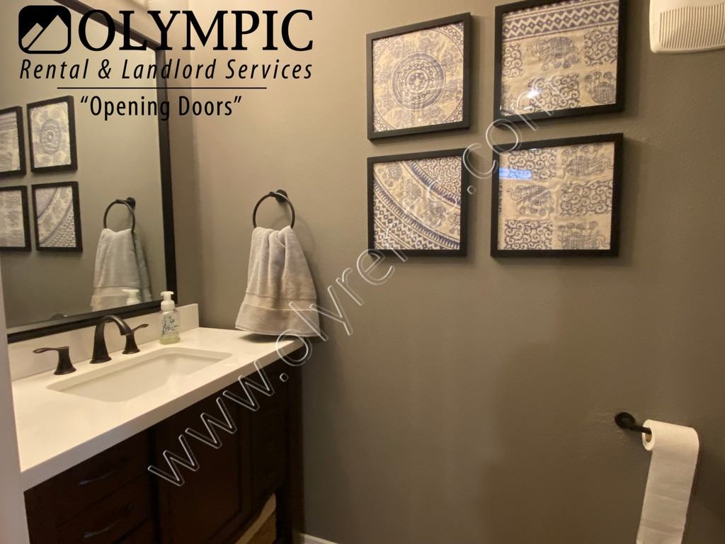 7636 Rushmore Ave Ne - Photo 5 of 14