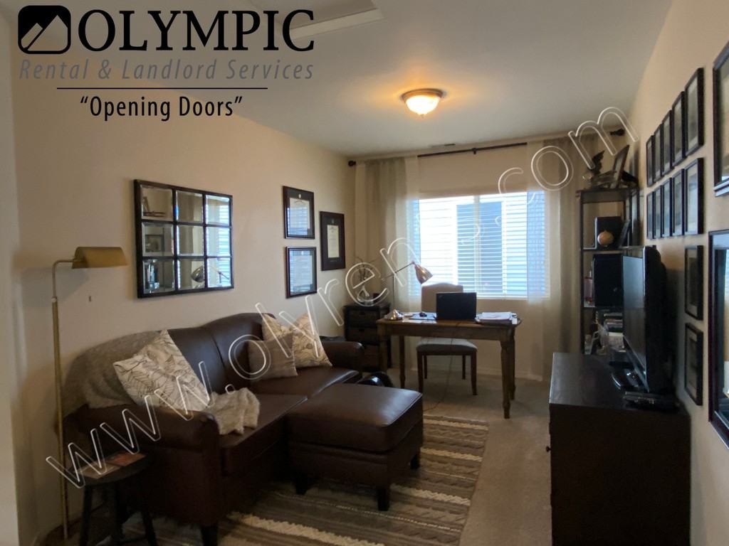 7636 Rushmore Ave Ne - Photo 7 of 14