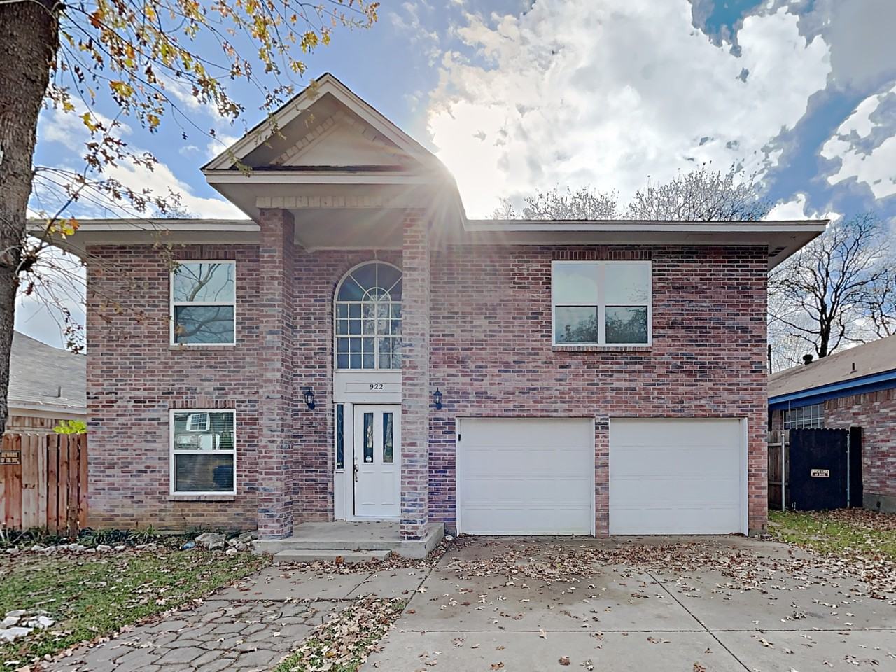 922 W Lovers Ln - Photo 2 of 21