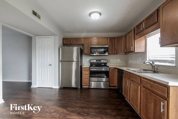 992 Nicole Way - Photo 3 of 15