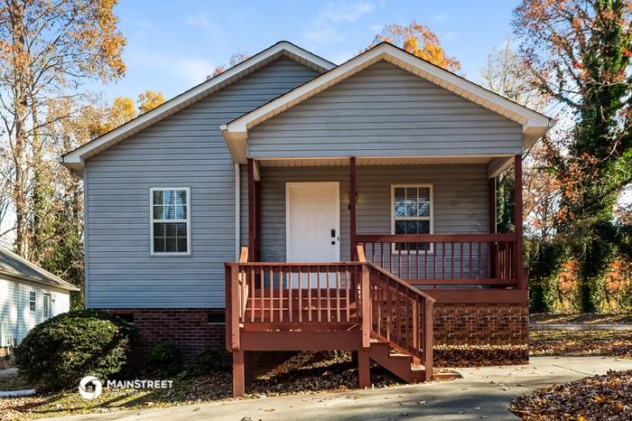 1005 Thomas Ave - Photo 3 of 16