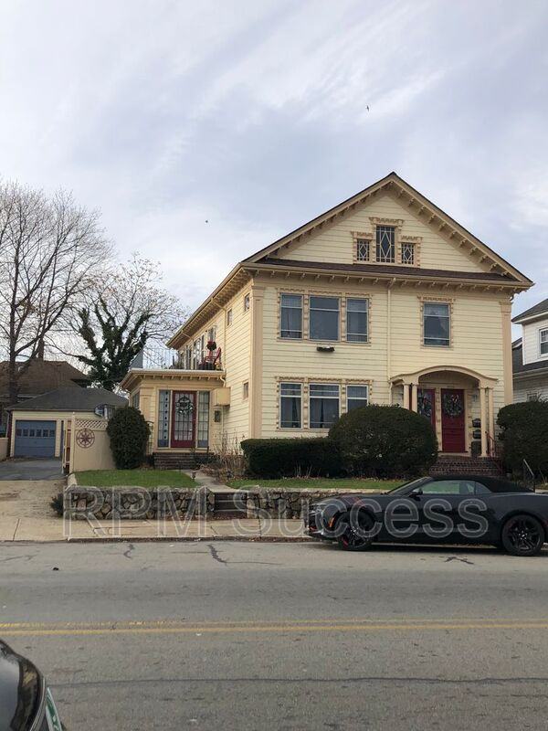 2083 Acushnet Ave #2W - Photo 2 of 11