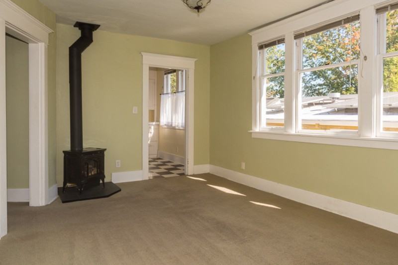 1618 E Mercer St #1-2 - Photo 2 of 10